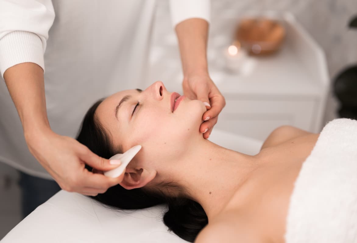 Guasha Facial Masage